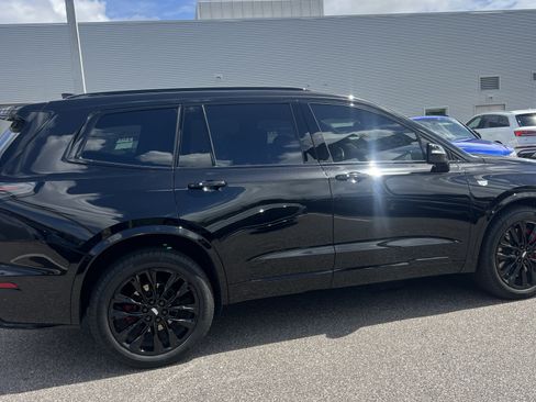 Used 2022 Cadillac XT6 Sport w/ LPO, ONYX Package image 5