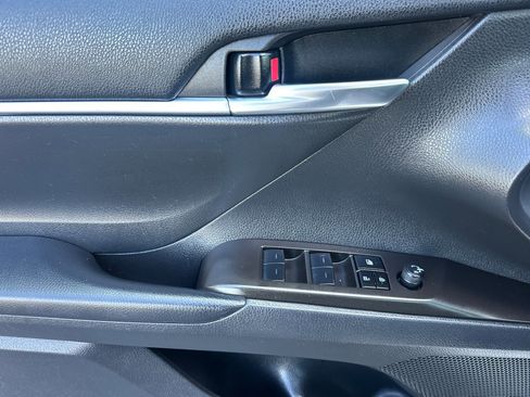 Used 2023 Toyota Camry SE image 12