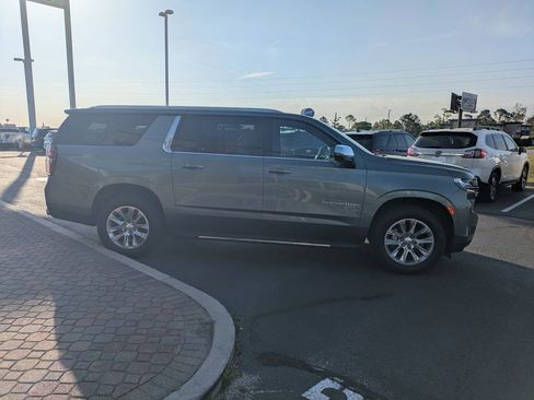 Used 2023 Chevrolet Suburban Premier image 4