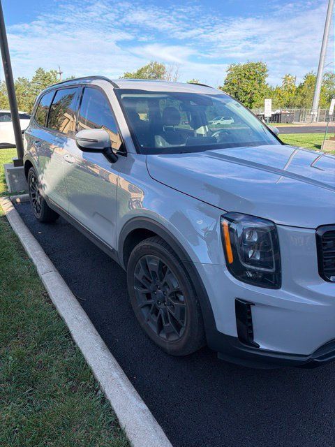 Used 2021 Kia Telluride EX w/ EX Premium Package AWD/4WD image 2