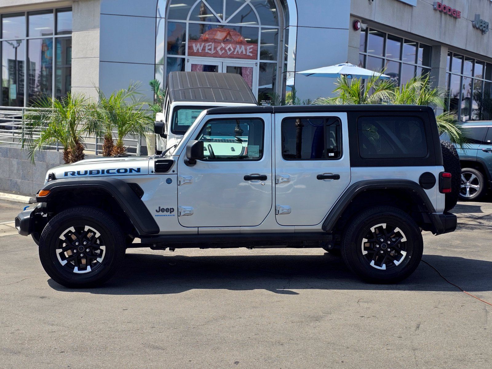 Used 2024 Jeep Wrangler Unlimited Rubicon 4xe AWD/4WD image 7