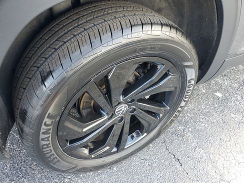 Certified 2022 Volkswagen Atlas SE w/ Panoramic Sunroof Package image 9