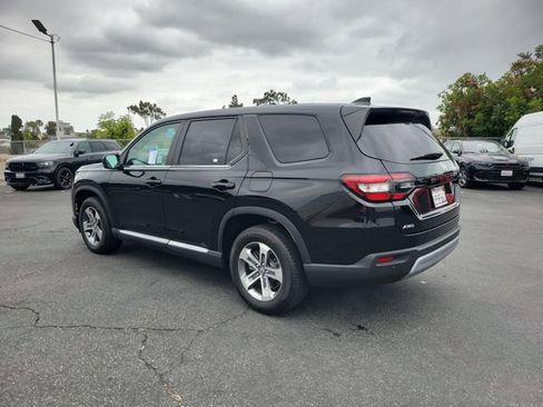 Used 2025 Honda Pilot EX-L image 3