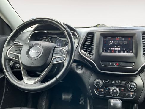 Used 2020 Jeep Cherokee Latitude Plus w/ Cold Weather Group AWD/4WD image 11