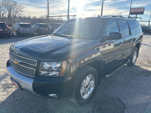 Used 2014 Chevrolet Suburban LT image 7