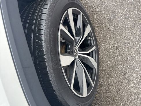 Used 2024 Volkswagen Atlas Cross Sport SEL Premium R-Line image 9