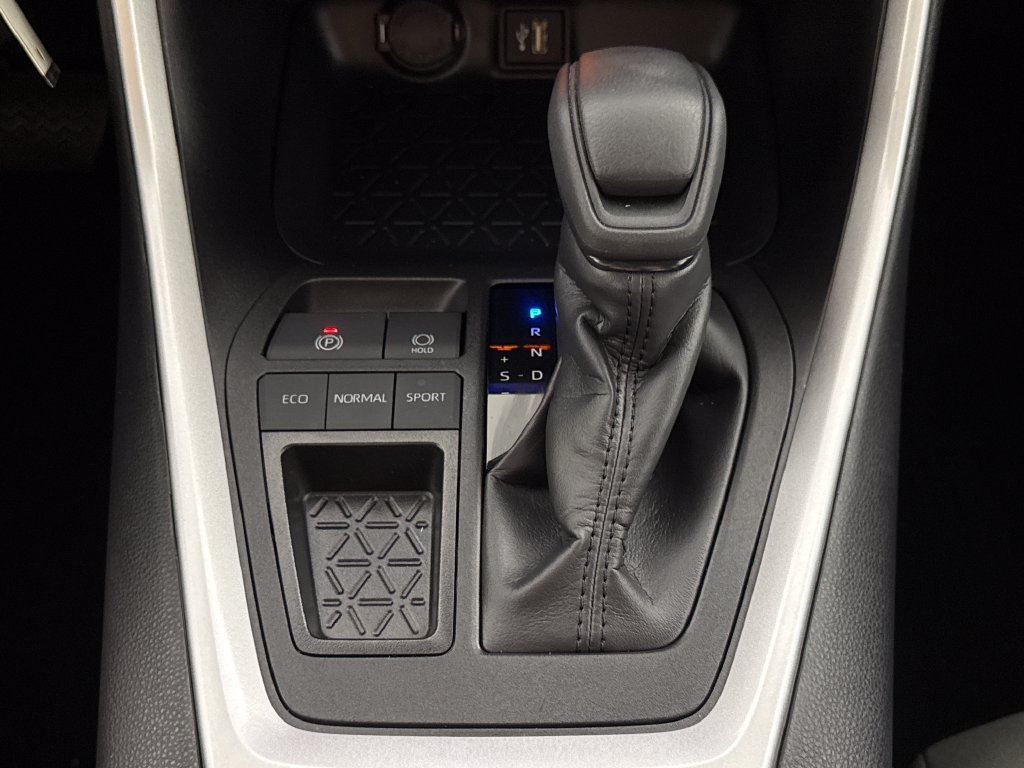 Used 2025 Toyota RAV4 LE FWD image 20