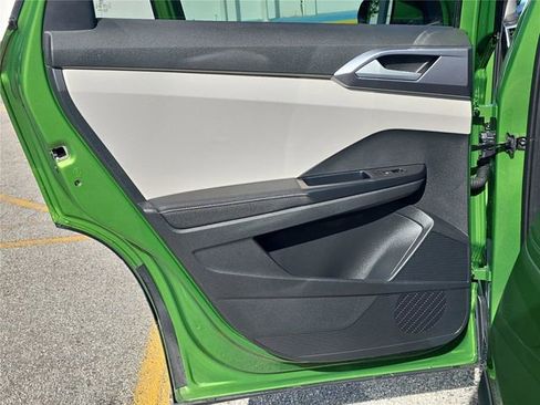 Used 2025 Volkswagen Taos SEL image 11