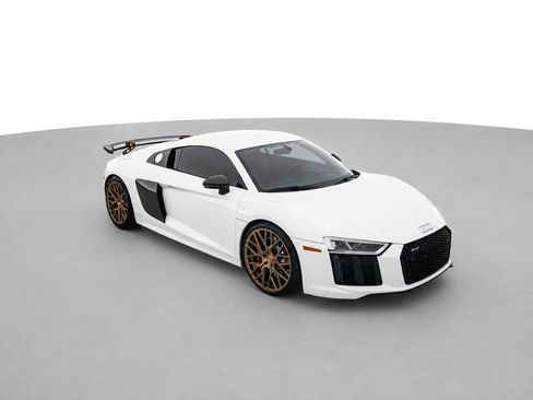 Used 2018 Audi R8 V10 w/ Premium Package RWD image 3