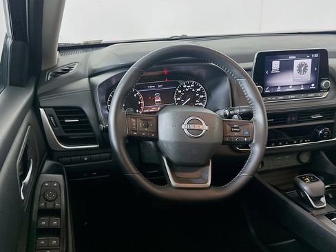 Used 2025 Nissan Rogue SV image 18