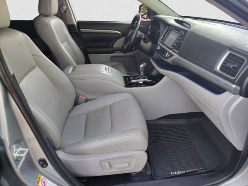 Used 2018 Toyota Highlander Limited AWD/4WD image 21