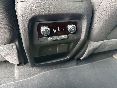 Used 2025 GMC Acadia Elevation AWD/4WD image 16