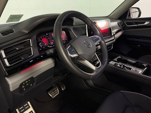 Used 2024 Volkswagen Atlas Peak Edition SE image 22