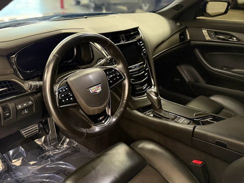Used 2019 Cadillac CTS V w/ Luxury Package RWD image 8