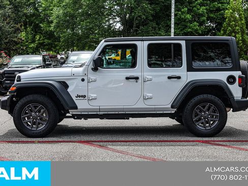 Used 2025 Jeep Wrangler Unlimited Sport AWD/4WD image 9