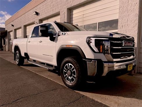 Used 2024 GMC Sierra 3500 SLE image 10