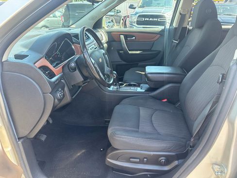Used 2017 Chevrolet Traverse LT w/ Style and Technology Package AWD/4WD image 11