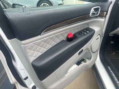 Used 2018 Jeep Grand Cherokee Summit image 10