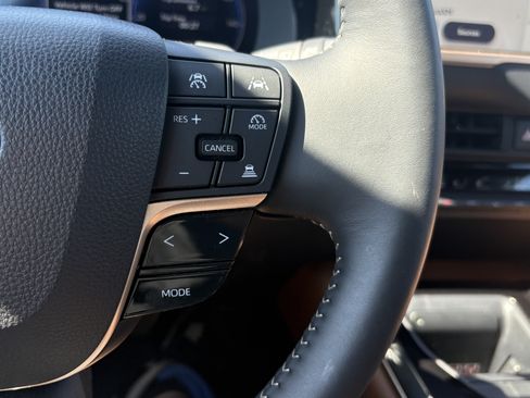 Used 2025 Toyota Crown Signia AWD/4WD image 21