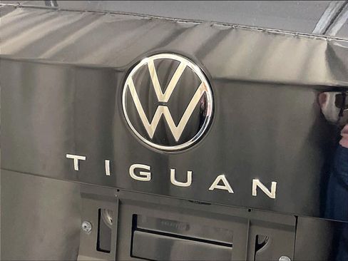 Used 2023 Volkswagen Tiguan SEL R-Line image 29