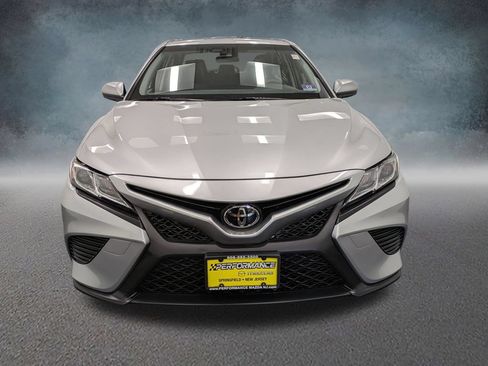 Used 2018 Toyota Camry SE FWD image 2