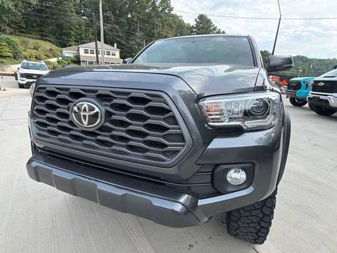 Used 2017 Toyota Tacoma TRD Off-Road w/ Tow Package (A/T) AWD/4WD image 25