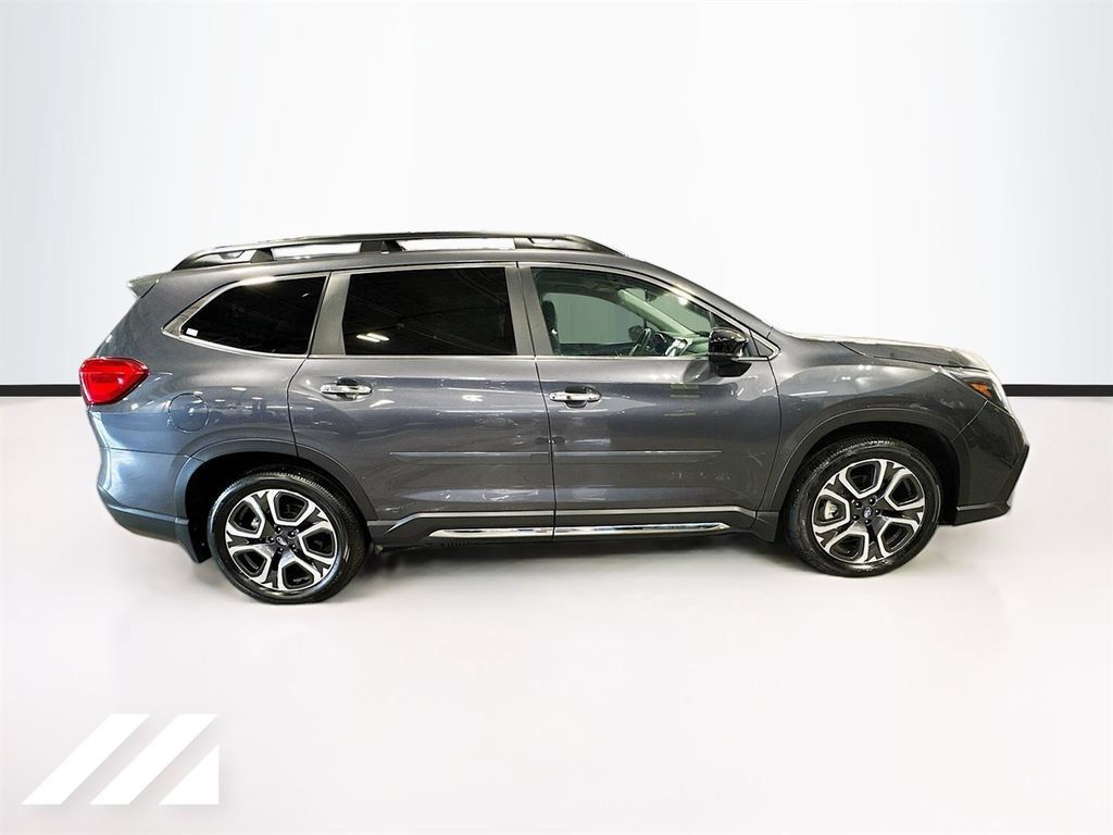 Used 2025 Subaru Ascent Touring AWD/4WD image 4