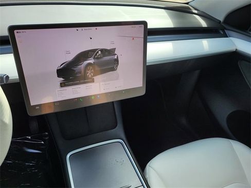 Used 2023 Tesla Model Y Long Range image 22