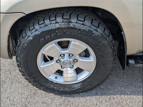 Used 2006 Toyota 4Runner SR5 AWD/4WD image 24