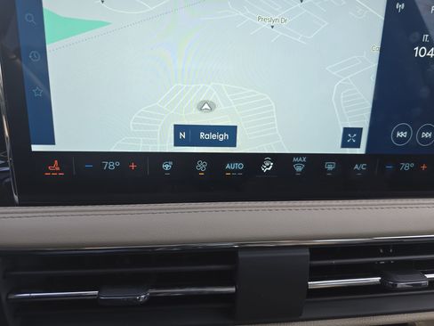 New 2026 Lincoln Corsair Premiere image 20