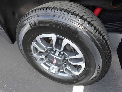 New 2023 GMC Sierra 2500 AT4 w/ AT4 Preferred Package image 36