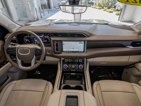 Used 2021 GMC Yukon Denali w/ Denali Premium Package AWD/4WD image 8
