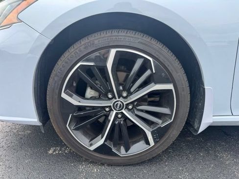 Used 2023 Nissan Altima 2.5 SR FWD image 12
