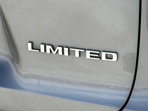 Used 2019 Jeep Cherokee Limited image 12