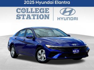 Used 2025 Hyundai Elantra SE FWD video 1