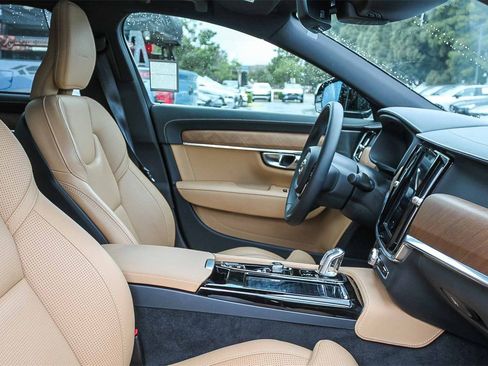 Used 2019 Volvo S90 T8 Inscription w/ Advanced Package image 17