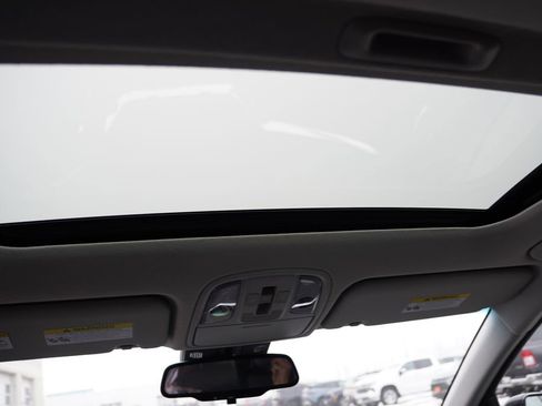 Certified 2022 Kia Niro EX Premium w/ Cold Weather Package image 18