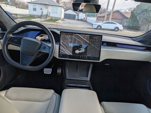 Used 2022 Tesla Model S Plaid image 7
