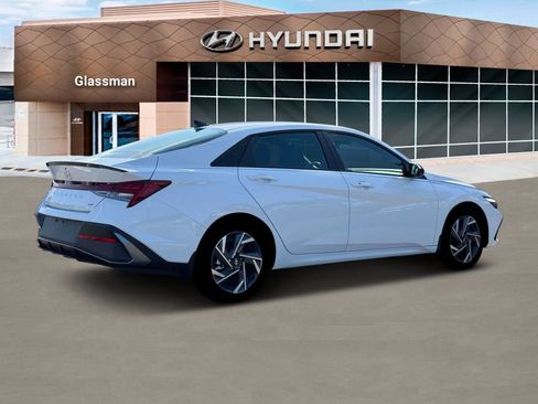 New 2025 Hyundai Elantra SEL image 8