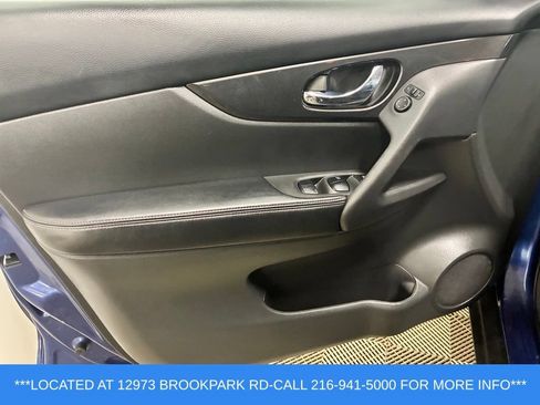 Used 2017 Nissan Rogue SV w/ Sun & Sound Touring Package AWD/4WD image 8