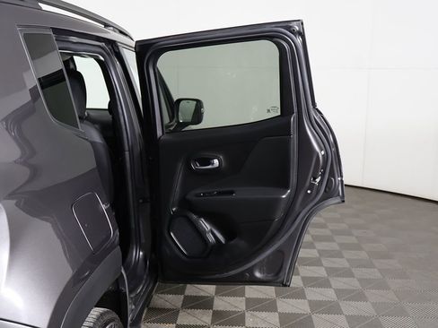 Used 2020 Jeep Renegade Altitude AWD/4WD image 17