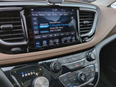 Used 2019 Chrysler Pacifica Limited w/ Tire & Wheel Group image 17