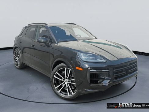 Used 2026 Porsche Cayenne Turbo w/ Technology Package AWD/4WD image 3