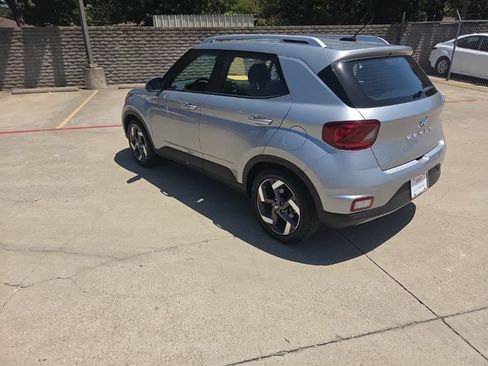 Used 2025 Hyundai Venue SEL FWD image 8
