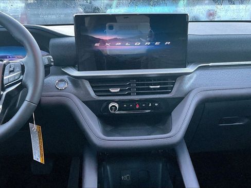 New 2026 Ford Explorer Platinum w/ LUX Leather Package image 7