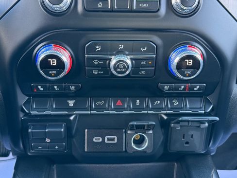 Used 2023 GMC Sierra 2500 AT4 image 28