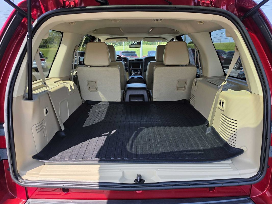Used 2015 Lincoln Navigator 4WD w/ Equipment Group 101A Reserve image 37