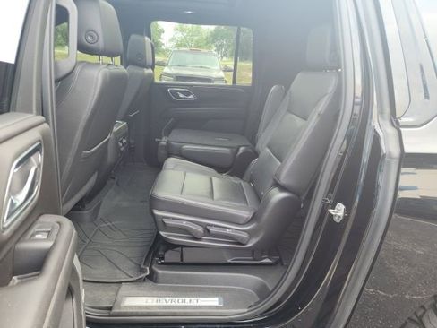 Used 2021 Chevrolet Suburban Z71 w/ Z71 Signature Package AWD/4WD image 20
