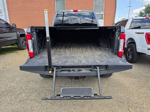 Used 2017 Ford F250 Platinum w/ Platinum Ultimate Package AWD/4WD image 8