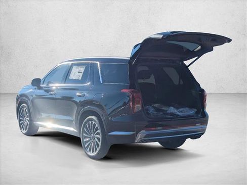 Used 2025 Hyundai Palisade Calligraphy image 2